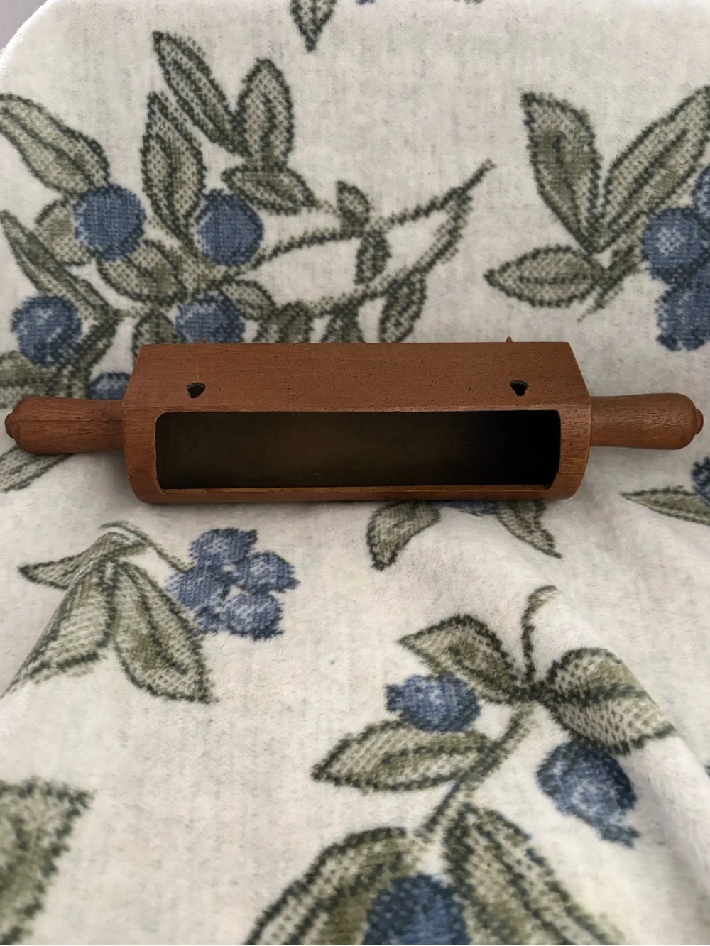 1985 Homco Home Interiors Plastic Rolling Pin Hanging Wall Pocket.